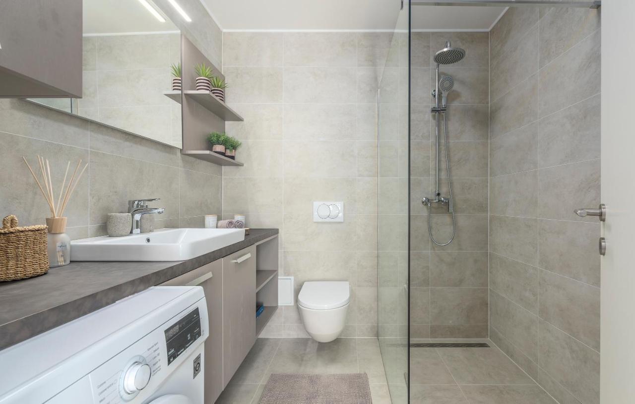 Just Renovated Stylish 2 Bedrooms Apartment Only A Few Steps From The Beach! Novigrad Istria Εξωτερικό φωτογραφία